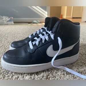 Nike sneakers, size 6. Like new.
